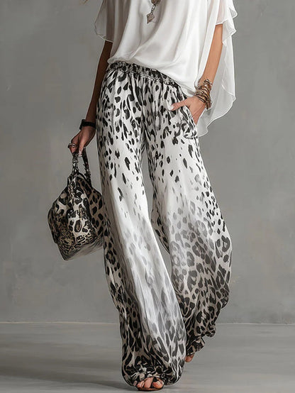 Noa | Conjunto de camiseta blanca y pantalón leopardo